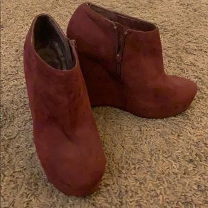 Faux suede maroon booties